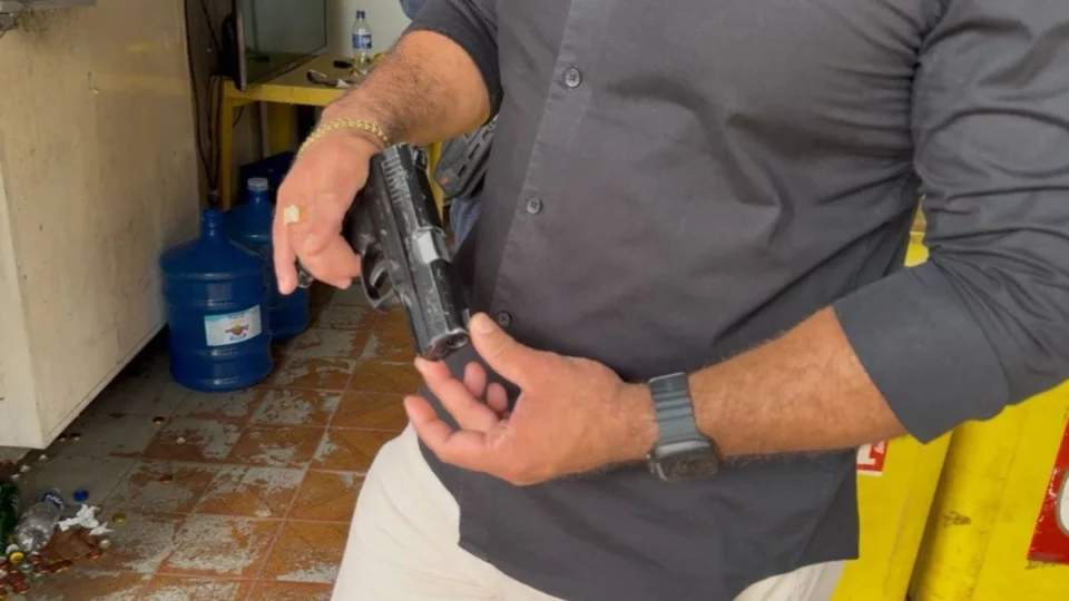 VÍDEO: Secretário de Segurança detém homem com simulacro de arma no bairro Liberdade em Porto Velho