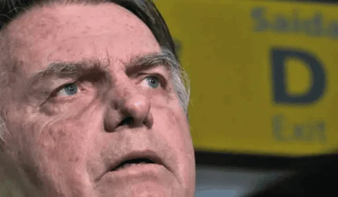 Defesa pede assistência religiosa e Smart TV para Bolsonaro na PF