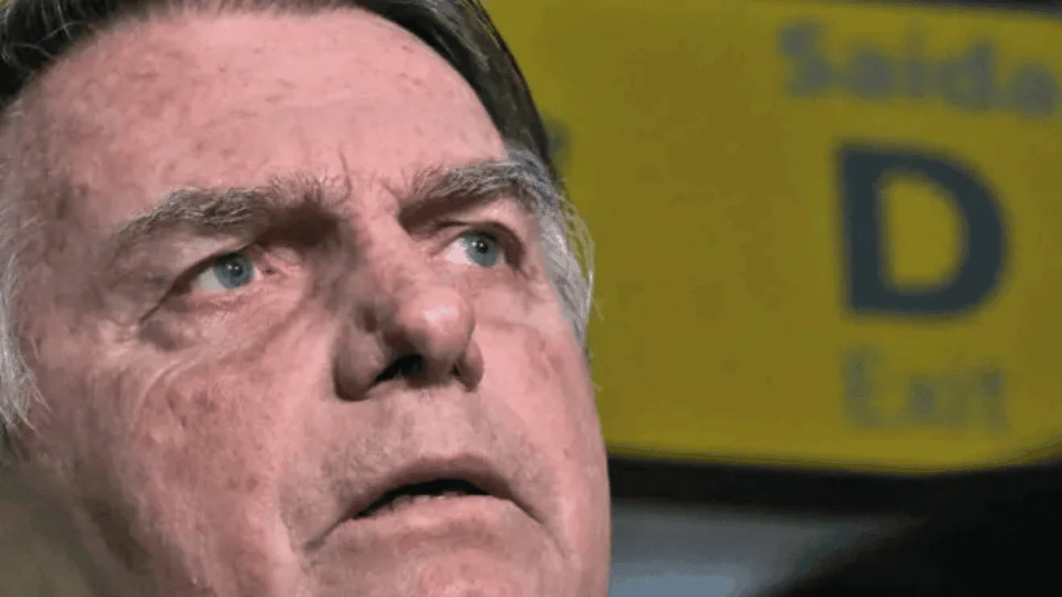 Gilmar Mendes rejeita habeas corpus e mantém Bolsonaro preso na Papudinha