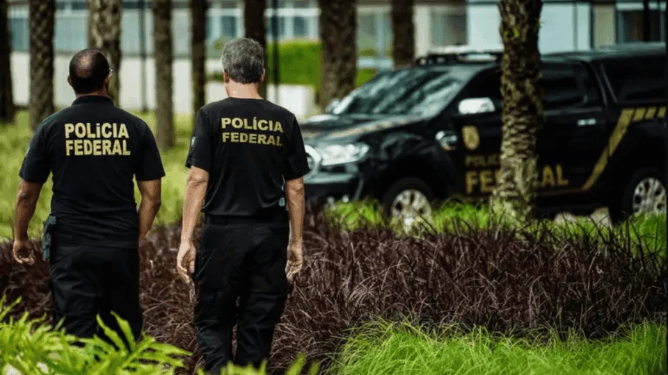 PF aponta 40 perfis que teriam atuado para defender o Banco Master contra o Banco Central