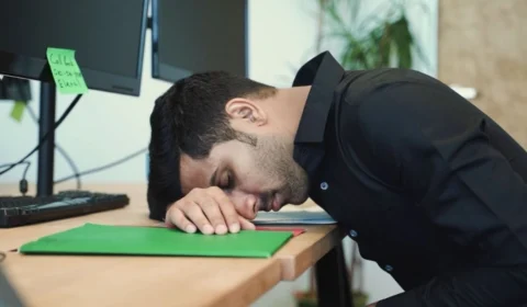 VÍDEO: Janeiro Branco destaca os perigos do burnout e como o excesso de trabalho impacta corpo e mente