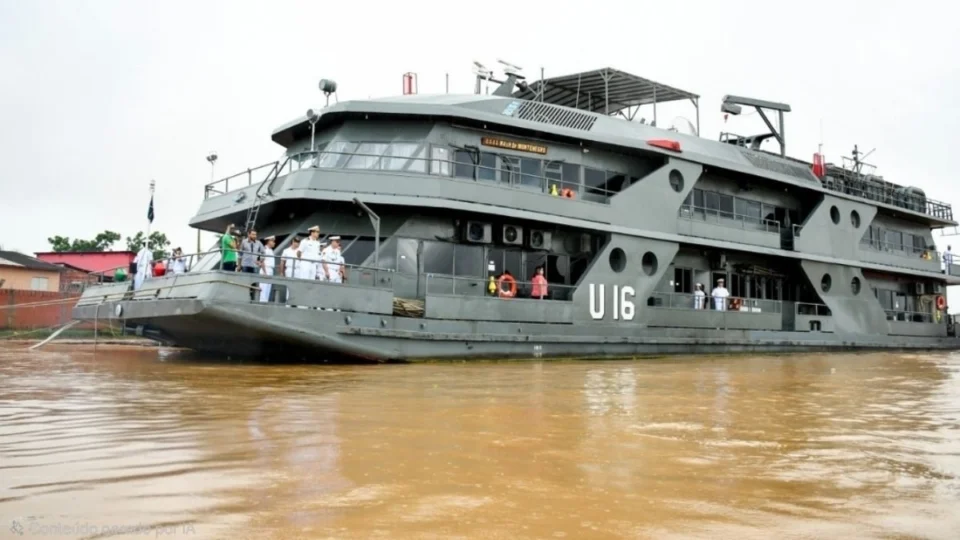 Operação da Marinha leva assistência hospitalar a comunidades isoladas do Acre pelo Rio Juruá