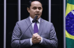 Deputado atestou frequência de funcionária fantasma com salário de R$ 12 mil