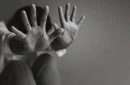 Adolescente de 16 anos é estuprada por três homens e busca socorro em quartel do Exército