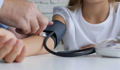 Nova lei torna obrigatória aferição de pressão arterial em consultas pediátricas no Acre