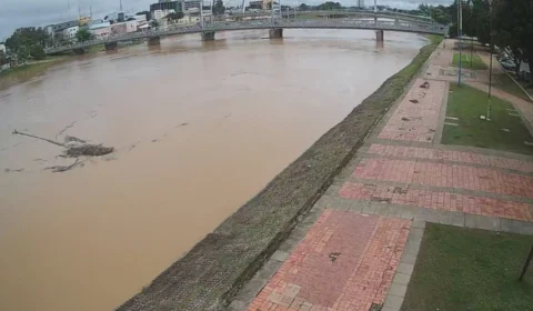 Rio Acre atinge cota de transbordamento e marca 14,20 metros nesta sexta-feira na capital