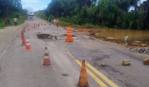 DNIT declara situação de emergência em trecho da BR-364 no Acre após abertura de cratera