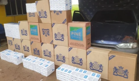 Tentativa de fuga acaba em prisão e apreensão de 11 mil maços de cigarros contrabandeados no Acre