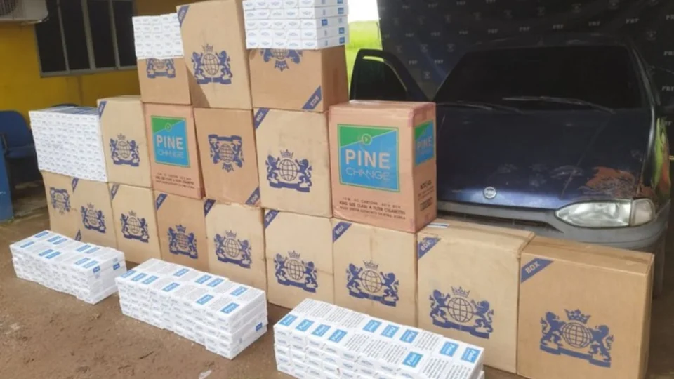 Tentativa de fuga acaba em prisão e apreensão de 11 mil maços de cigarros contrabandeados no Acre