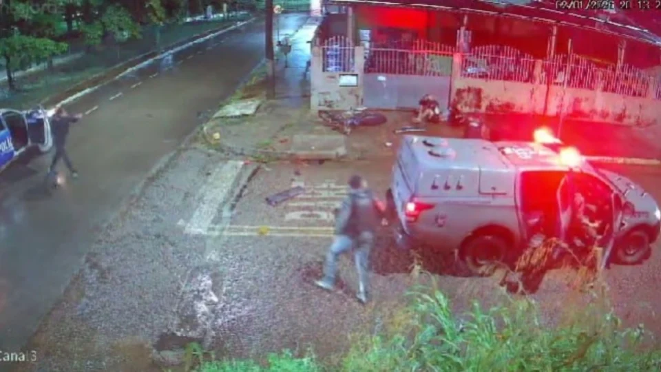 VÍDEO: Jovens são detidos após perseguição na zona Leste de Porto Velho; Moto colide com viatura durante fuga da PM