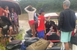 Embarcação com jogadores naufraga em rio no Acre e deixa um desaparecido