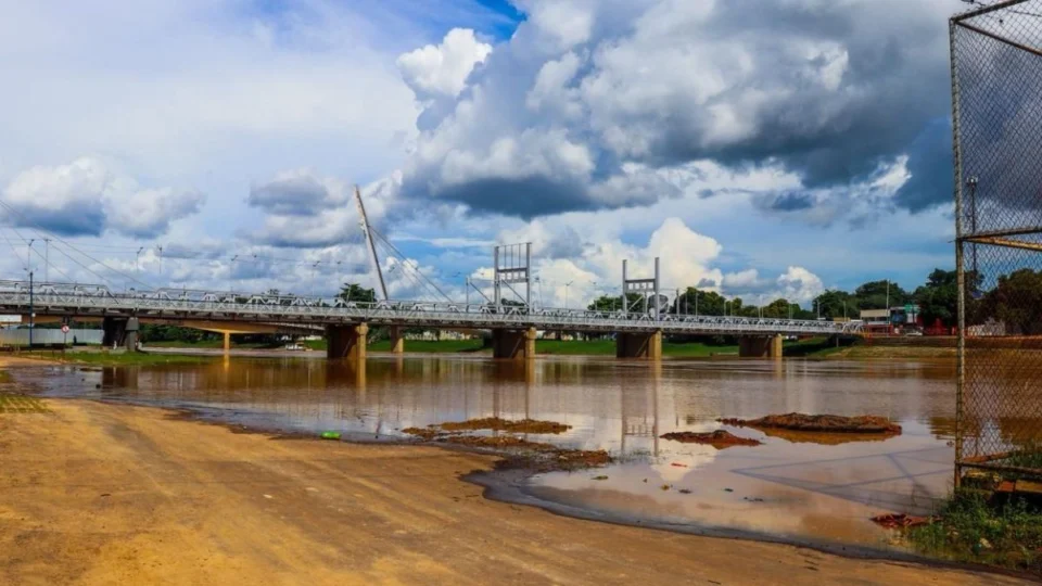 Rio Acre ultrapassa cota de transbordo e Defesa Civil mantém alerta em Rio Branco