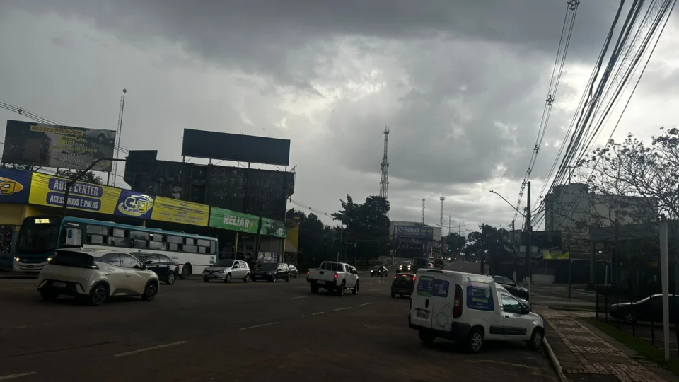 Acre tem segunda-feira de tempo instável e risco de chuvas fortes