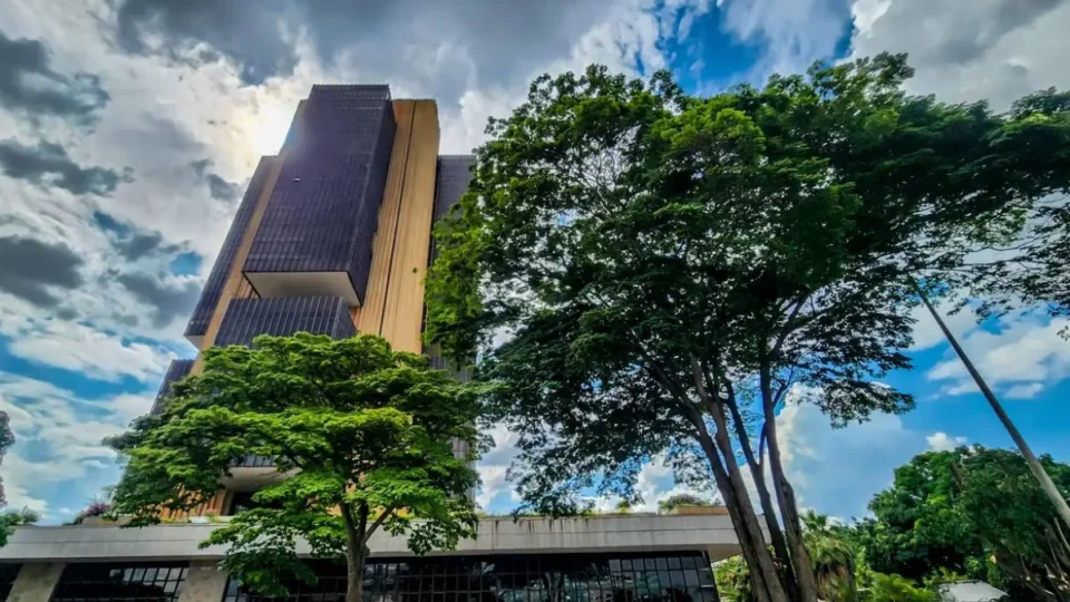Banco Central desiste de recurso e libera inspeção do TCU no caso Banco Master