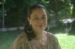 Filha de Olavo de Carvalho é encontrada morta em casa no interior de São Paulo