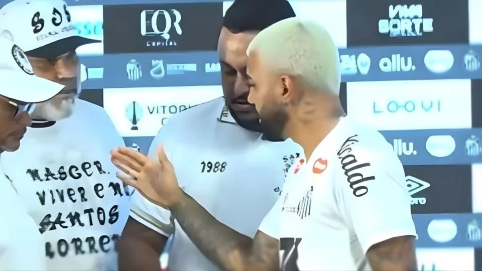 Vídeo mostra clima de tensão e ameaças durante retorno de Gabigol no Santos