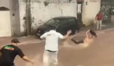 Vídeo mostra resgate de mulher arrastada por enxurrada em São Paulo