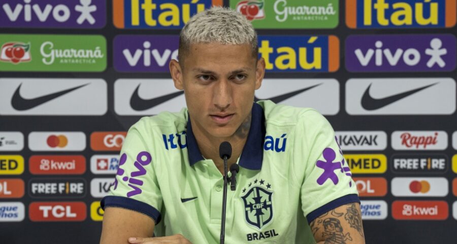 Atacante do Tottenham, Richarlison disse em coletiva que sente falta de Neymar - Foto: Joilson Marconne/CBF/divulgação