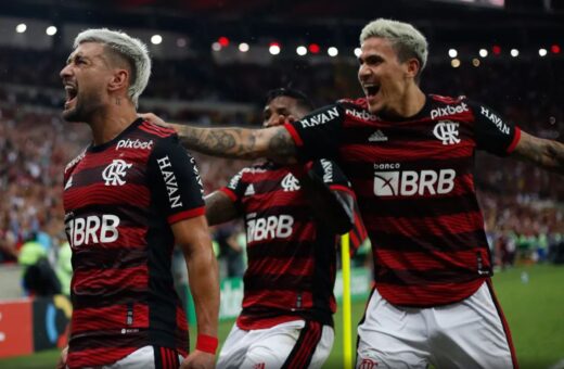 Flamengo segue no topo - Foto: Gilvan de Souza/Twitter @flamengo