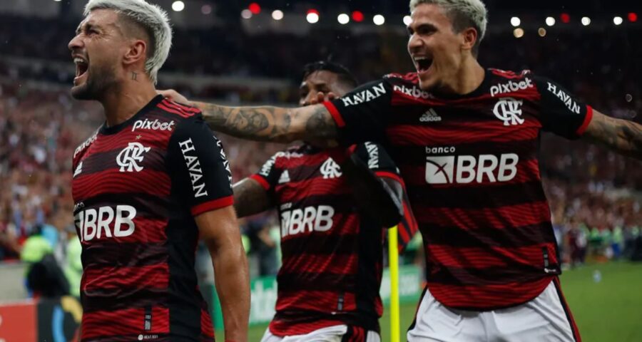 Flamengo segue no topo - Foto: Gilvan de Souza/Twitter @flamengo