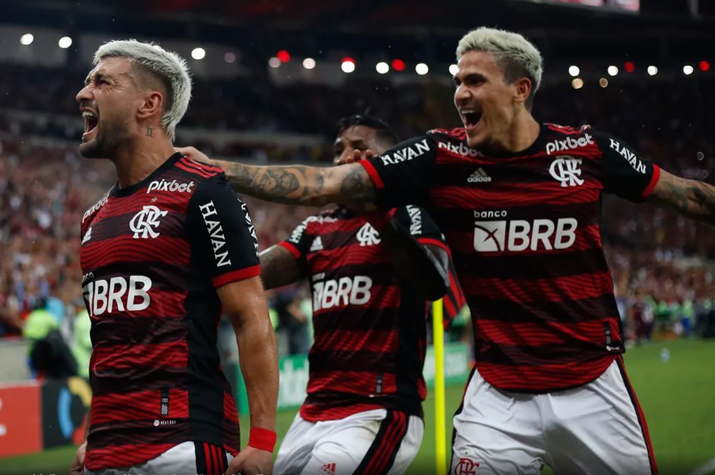 Flamengo segue no topo - Foto: Gilvan de Souza/Twitter @flamengo