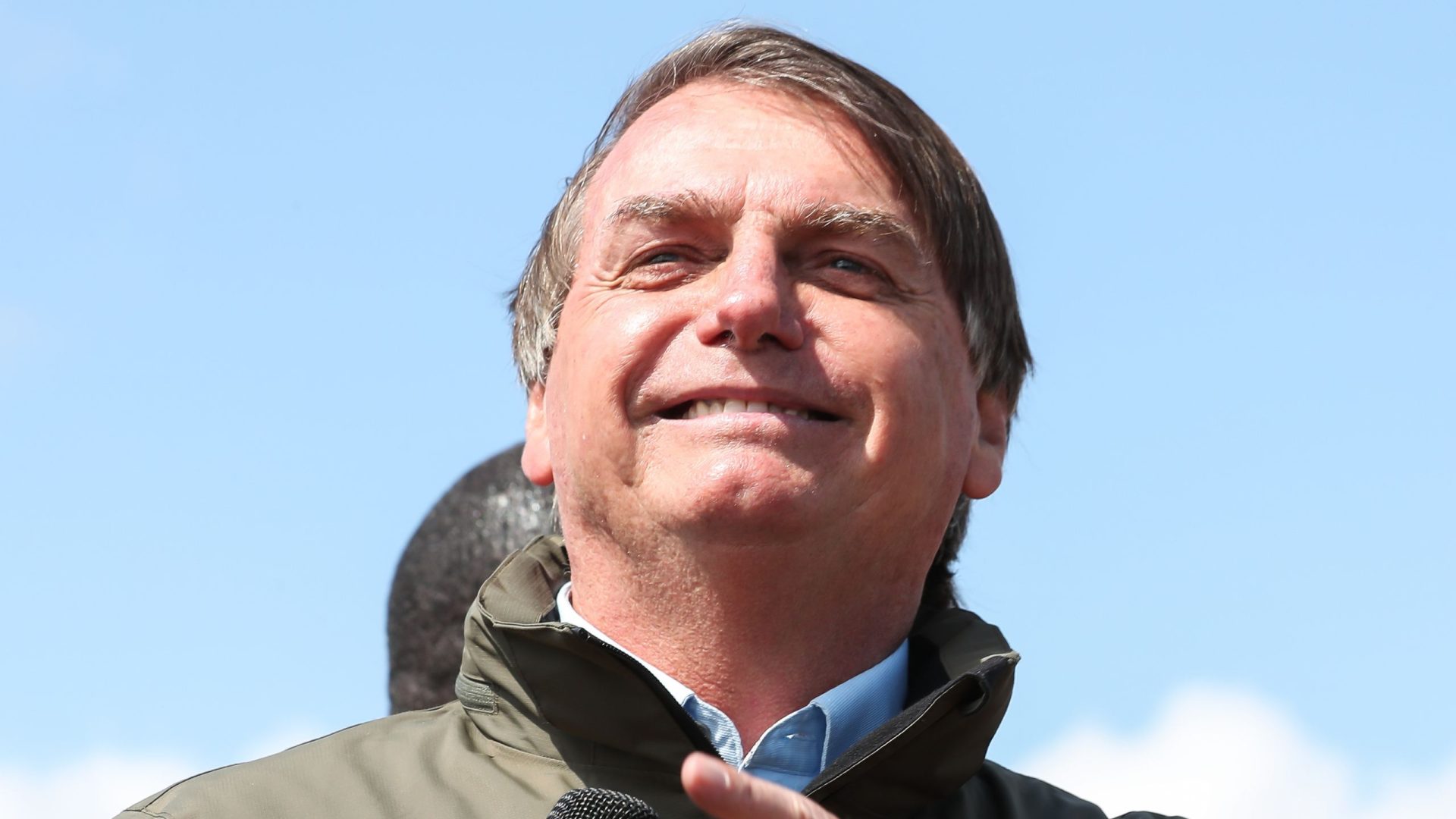 Bolsonaro é chamado de ‘tchutchuca do centrão’ e se envolve em confusão em Brasília