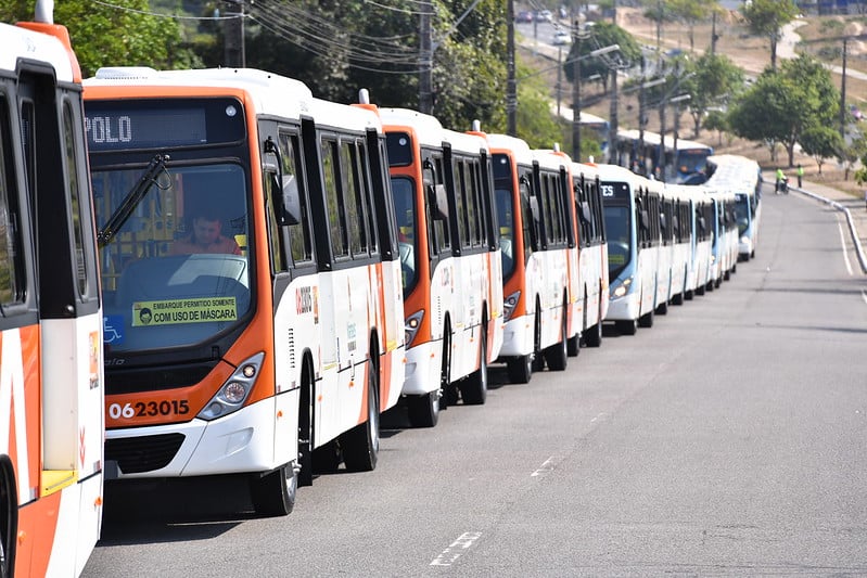 Manaus ganha 15 novos ônibus do transporte público