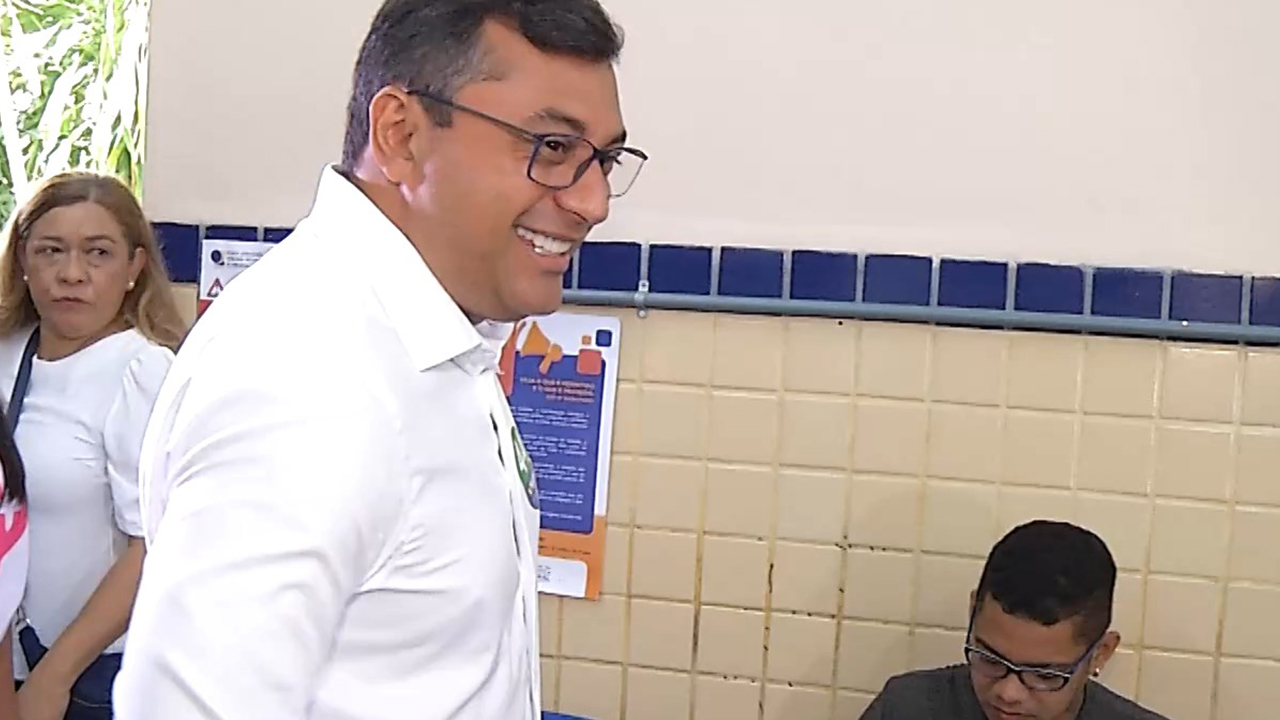 VÍDEO: candidato Wilson Lima vota nas primeiras horas do dia do pleito