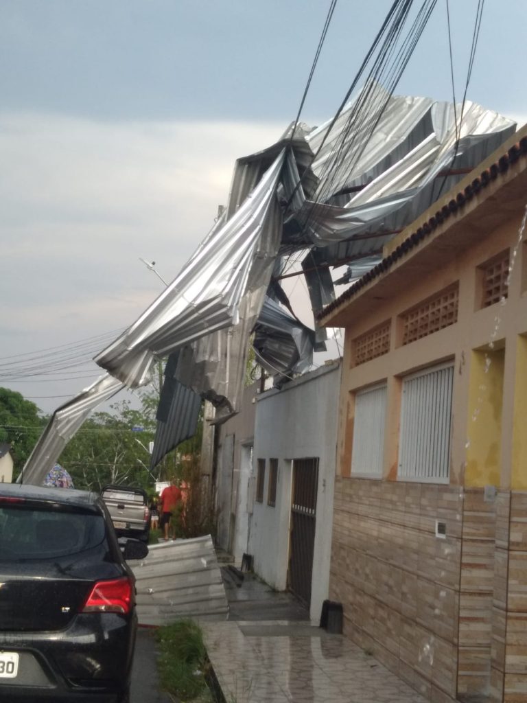 Chuva destelha casa em Manaus - Foto: Defesa Civil de Manaus