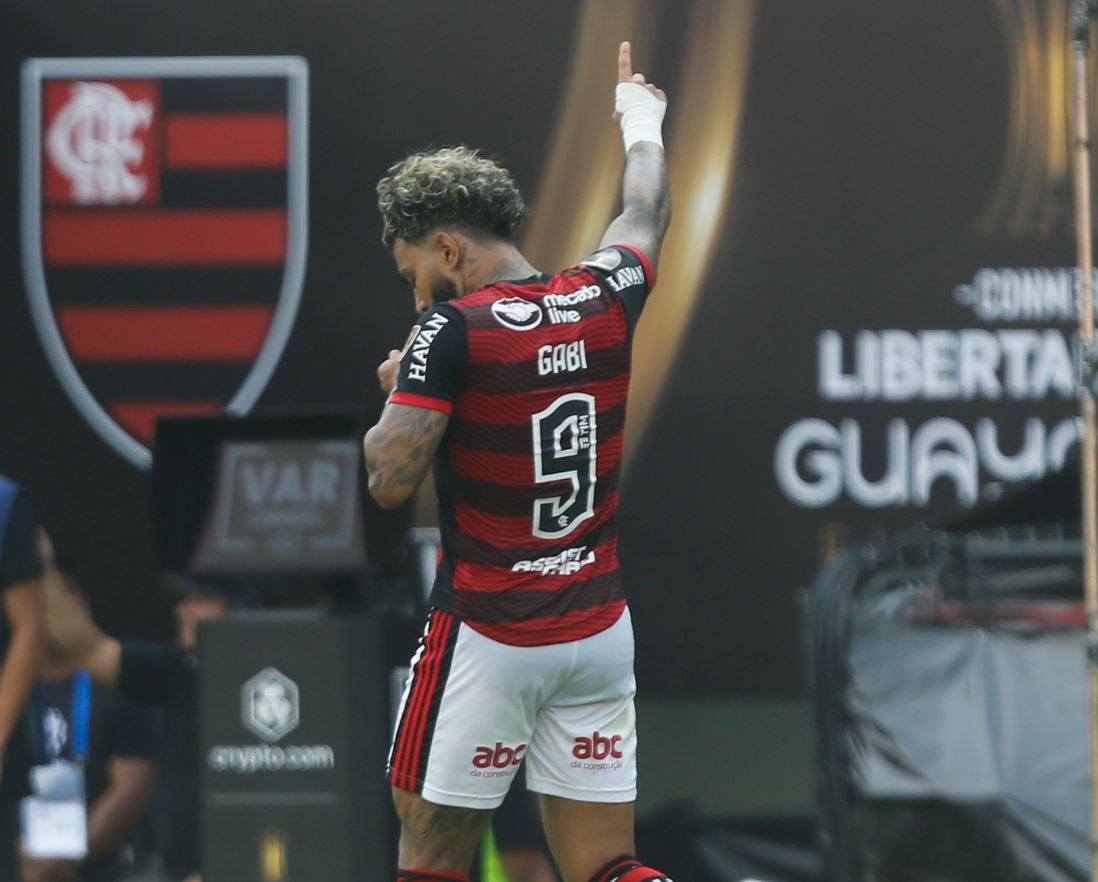 Flamengo vence Volta Redonda de virada com gols decisivo de Gabigol