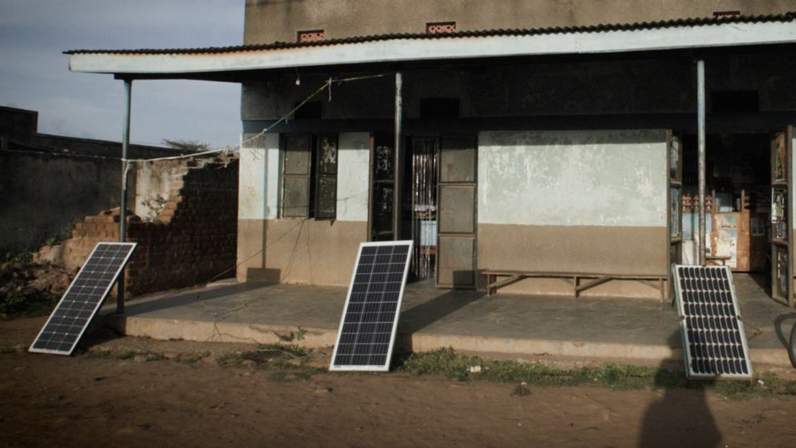 Iniciativas da ONU estão levando a energia solar para partes de Uganda que nunca tiveram acesso à eletricidade - Foto: ONU/Hisae Kawamori