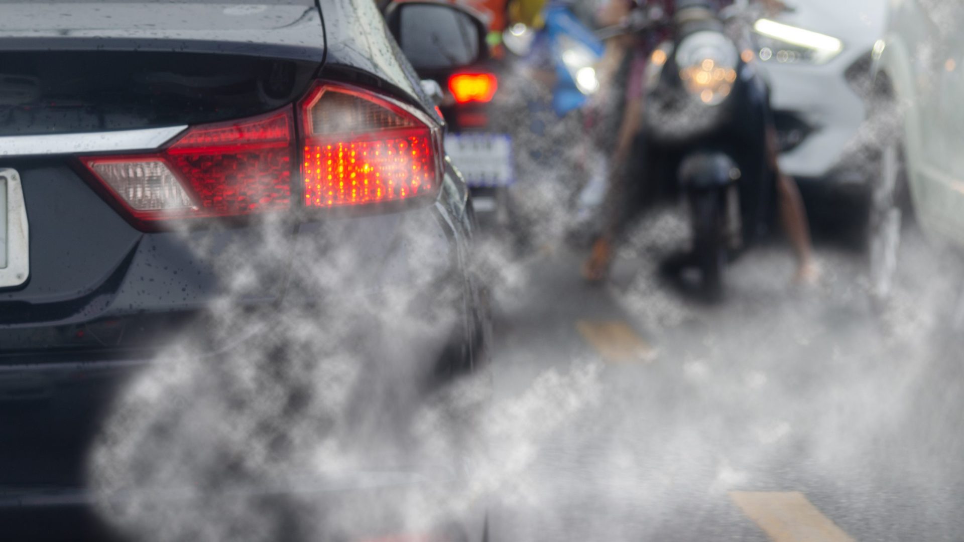 União Europeia firma acordo para banir motores a combustão até 2035 Foto: Reprodução/Canva