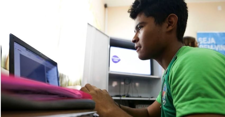 Escola híbrida deve contribuir com jornada de aprendizagem de alunos, segundo estudo - Foto: Marcelo Camargo/Agência Brasil