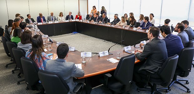 Desinformação no 2º turno - Imagem mostra reunião entre presidente do TSE e representantes de plataformas digitais