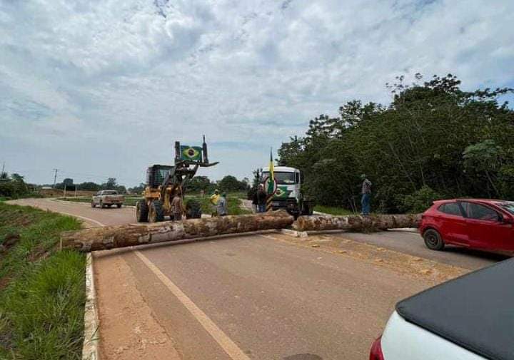 Amazonas tem bloqueios de caminhoneiros na BR-174 e BR-230, diz PRF - Foto: Reprodução/Whatsapp