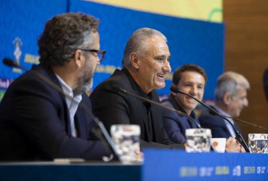 Tite vai divulgar relação de 26 jogadores na segunda às 13h (de Brasília)