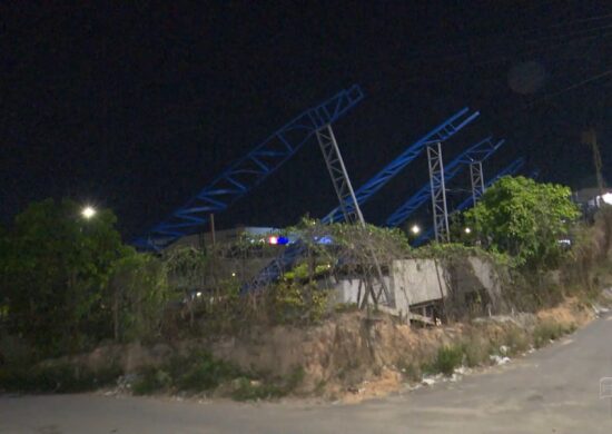 Cobertura de ferro despenca com trabalhadores na Zona Norte de Manaus