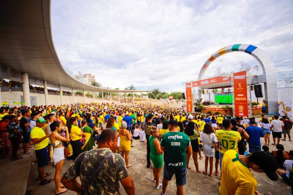 Torcedores na Ponta Negra, em Manaus copa do mundo- Foto: João Viana / Semcom