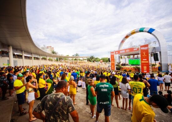 Torcedores na Ponta Negra, em Manaus copa do mundo- Foto: João Viana / Semcom