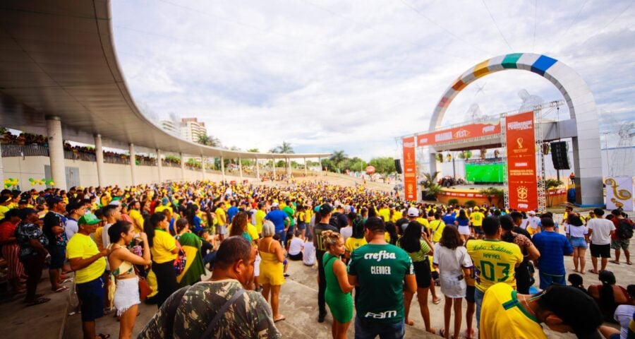 Torcedores na Ponta Negra, em Manaus copa do mundo- Foto: João Viana / Semcom