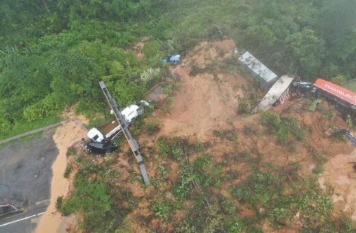 Deslizamento de terra no Paraná Foto: Reprodução/Twitter@medicinaupap