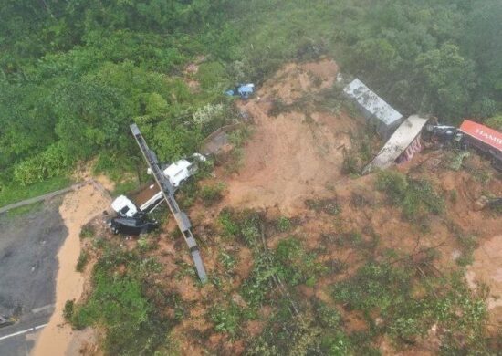 Deslizamento de terra no Paraná Foto: Reprodução/Twitter@medicinaupap