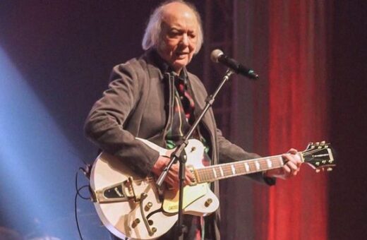 Erasmo Carlos durante uma apresentação musical