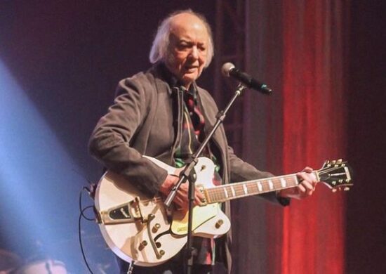 Erasmo Carlos durante uma apresentação musical