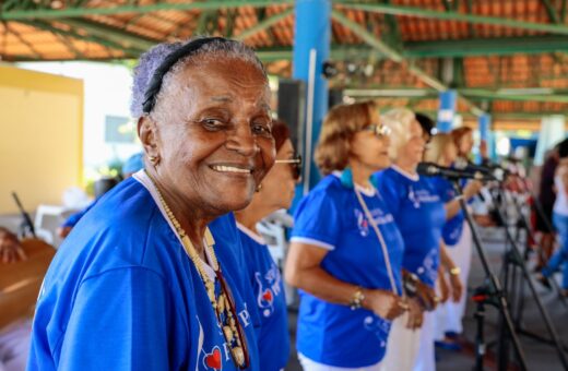 Expectativa de vida do brasileiro aumenta para 77 anos, diz IBGE