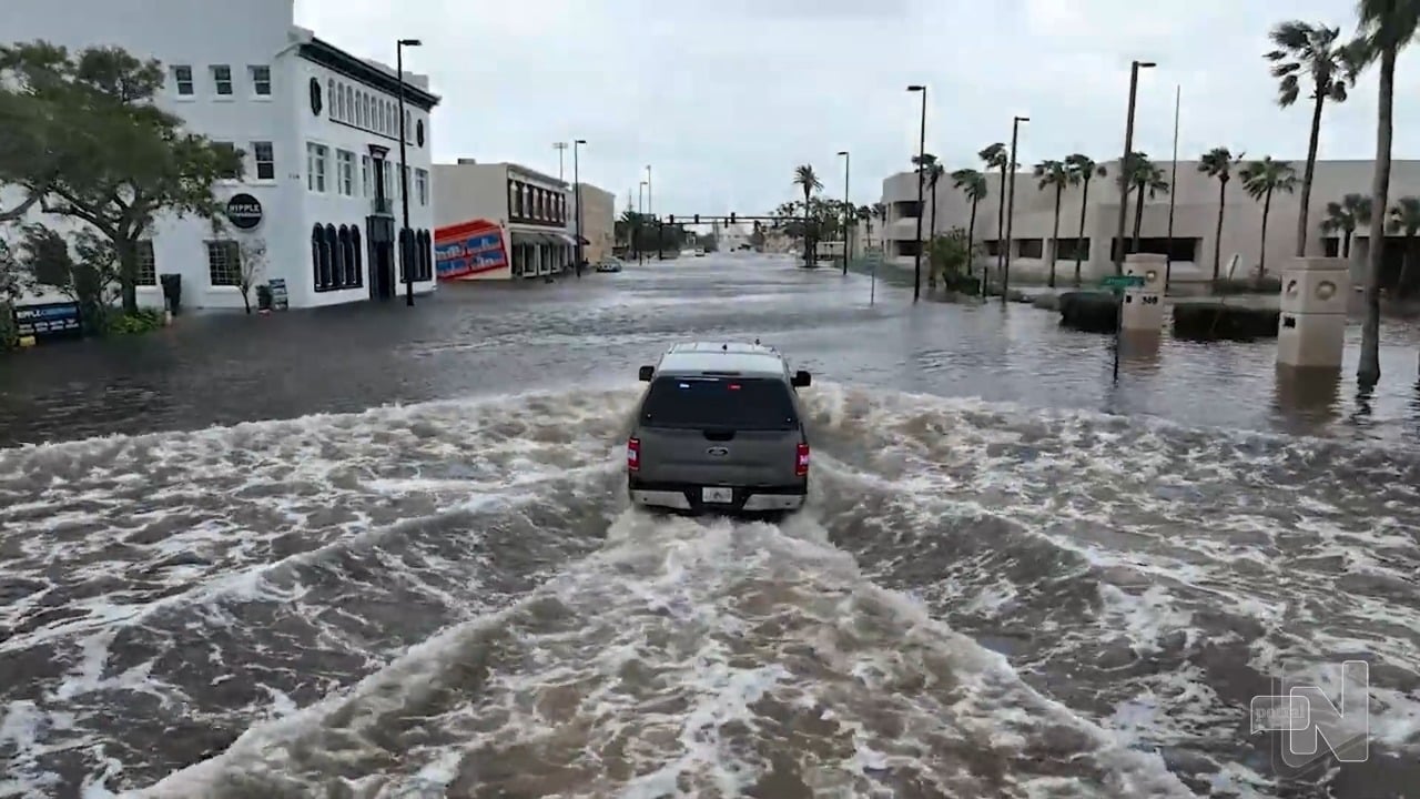 Ruas ficam inundadas após passagem do Furacão Nicole nos EUA - Foto: Reprodução/Twitter@bclemms