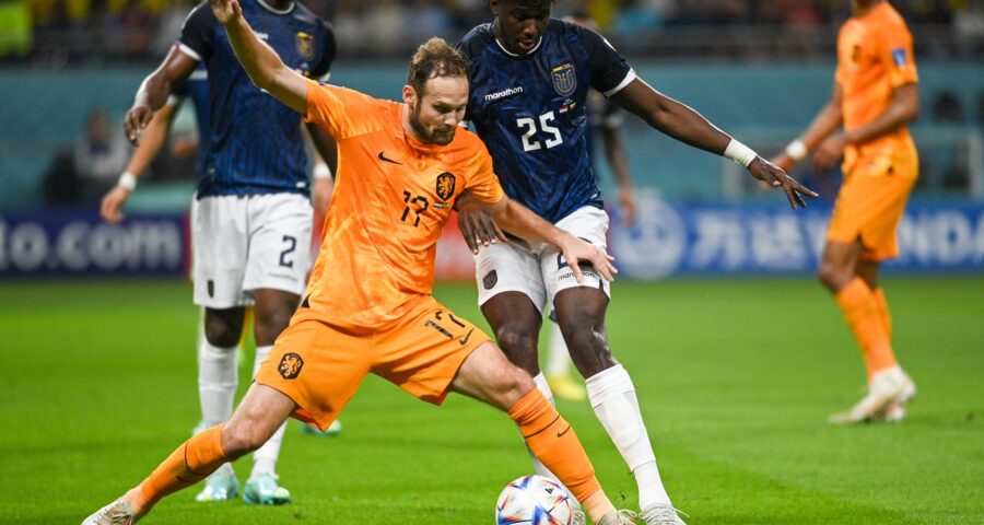 Holanda x Equador Daley Blind da Holanda e J. Porozo do Equador durante partida entre Holanda x Equador, válida pela fase de grupos da Copa do Mundo - Foto: Richard Callis/ Foto Arena/ Estadão Conteúdo