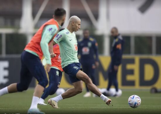 Richarlison em atividade no último treino da seleção em Turim - Foto: Divulgação/CBF