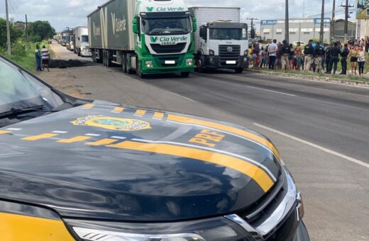 Rodovias Federais Agentes da Polícia Rodoviária Federal (PRF) na BR-101, em Sergipe - Foto: Divulgação/PRF