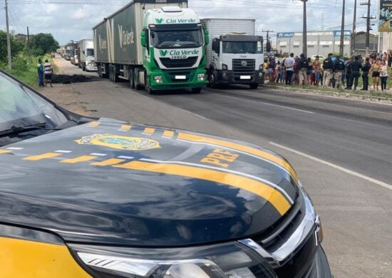 Rodovias Federais Agentes da Polícia Rodoviária Federal (PRF) na BR-101, em Sergipe - Foto: Divulgação/PRF